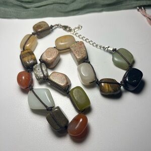 Beautiful Crystal stone necklace, adjustable.